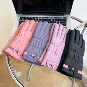Guanti invernali caldi da donna, guanti termici touch screen antivento con fiocco.