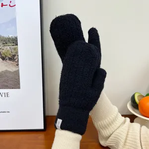 Close-up details of solid color thermal fleece mittens for women, winter cold-proof thick warm.