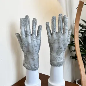 Gants en dentelle gris détail, gants courts en maille anti-uv pour protection été femme.