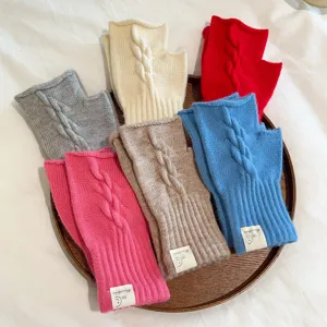 Women's knit fingerless gloves, winter warm cable knit half-finger gloves for daily wear.