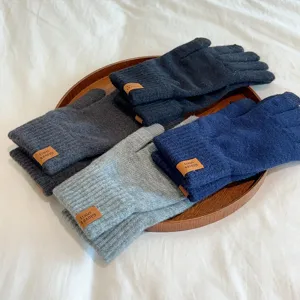 Men's winter warm knitted touch screen gloves detail, solid color thermal cycling gloves.