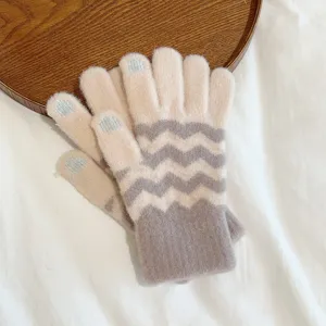 Women winter knitted touchscreen gloves with chevron pattern warm thick cozy detail view
