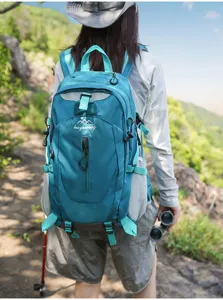 Wanderrucksack Detailansicht mit grossem Fassungsvermoegen und robustem Material fuer Reisen.
