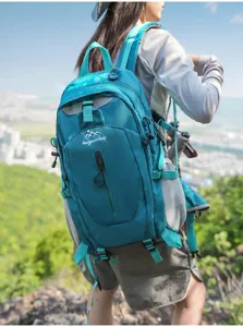 Leichter multifunktionaler Outdoor-Rucksack mit grossem Volumen für Wanderungen und Bergtouren.