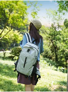 Detailansicht des leichten multifunktionalen Outdoor-Wander-Reiserucksacks für Damen und Herren.