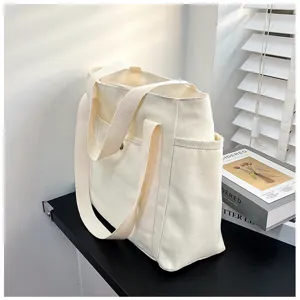 Detailansicht der großen Canvas Tragetasche, lässige Umhängetasche für Damen im Alltag.