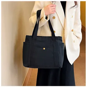 Schwarze Canvas Tragetasche Detailansicht, grosse Umhängetasche für Damen im Alltag.