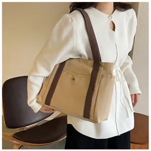 Detailaufnahme der Leinen Umhängetasche mit braunen Trägern und geräumigem beige Hauptfach.