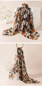 Vue détaillée d'un foulard en soie de luxe avec imprimé rétro élégant pour le printemps.
