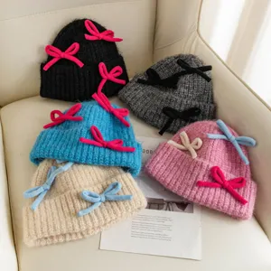 Gorro de punto de felpa grueso con bonitos lazos de contraste, gorro de invierno de lana cálido.