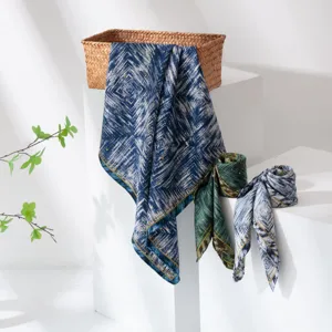 Carre de soie et laine pour femme imprime double face foulard polyvalent pour usage quotidien