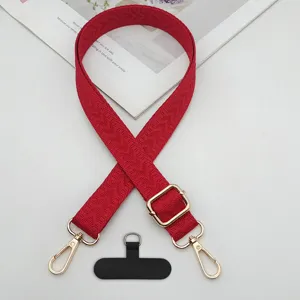 Tracolla per telefono in tessuto rosso, regolabile con parti dorate e patch universale.