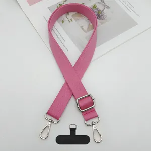 Correa de teléfono cruzada rosa ajustable, bandolera de reemplazo con detalles metálicos.