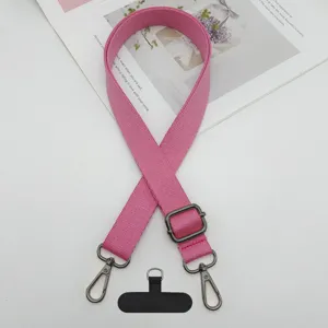 Cordón cruzado para teléfono móvil rosa ajustable y correa de repuesto con herrajes metálicos.