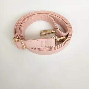 Correa de repuesto de cuero PU rosa con hebilla dorada ajustable para bolsos cruzados.