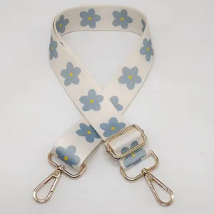 Large sangle de sac de rechange à motif floral bleu et quincaillerie dorée pour sac bandoulière.