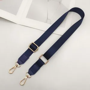 Donkerblauwe nylon tassenband vervanging, verstelbare schouderriem detail met gouden hardware.