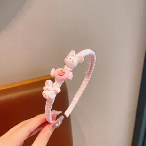 Joli serre-tête lapin rose pour enfants, vue détaillée du bandeau avec charms en résine fille.