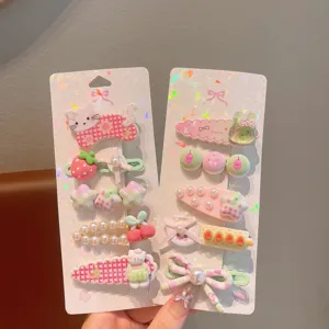 Dettaglio di fermagli per capelli kawaii, accessori per capelli dolci per bambini e ragazze.