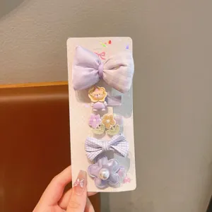 Joli ensemble de pinces à cheveux violettes pour filles avec nœuds et broderie florale.