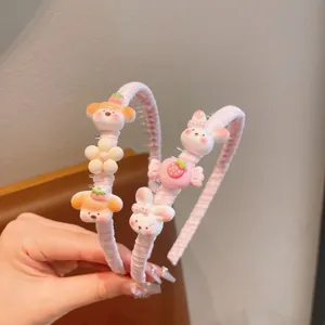 Adorable serre-tête rose pour enfants avec jolis motifs d'animaux, accessoire de mode parfait.