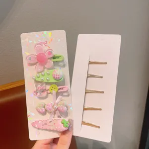 Set di fermagli per capelli carini con fiori colorati, perle e fragole per bambine.