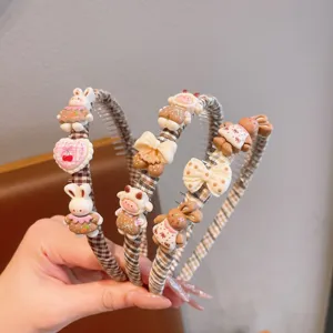 Joli serre-tete carreau marron enfant avec amulettes resine dessin anime accessoire detail