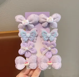 Ensemble de pinces à cheveux nœud papillon violet, accessoires papillon et fleurs pour filles détail.