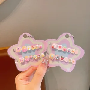 Kinder Cartoon Aufpressnägel süße 3D künstliche Nagelkunst Tipps Set mit Stern Display
