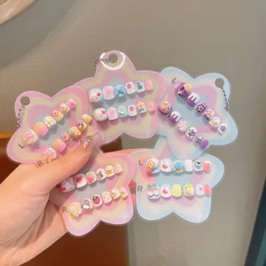 Kinder süße Cartoon Aufpressnägel Set, 3D Süßigkeiten Design künstliche Nagelpatches auf Sternkarte.