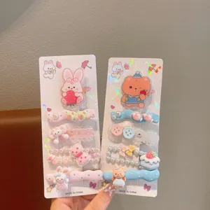 Set di simpatici fermagli per capelli da bambina, design con coniglietto e orsetto.