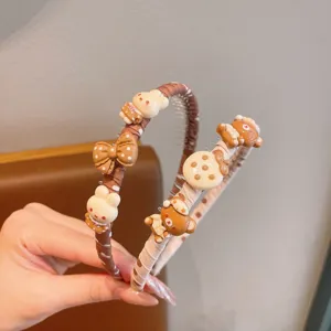 Süßes braunes Bär Hase Stoff Haarreif Detail Nahaufnahme für schöne kinder mode stil