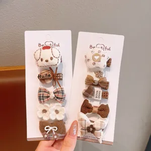 Joli ensemble de pinces à cheveux à carreaux marron pour filles, nœuds et chien en peluche.