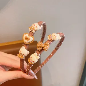Süßer brauner Kinder Haarreif aus Stoff mit Harz Bär und Schleife, rutschfeste Haarschmuck.