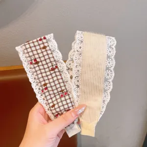 Süßes Schleifen-Haarband mit Spitze und Klettverschluss für Damen und Kinder, Karomuster.