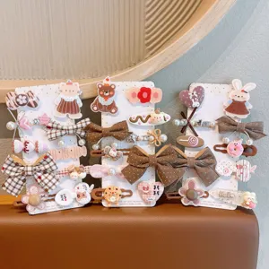 Braune Stoffschleife und Cartoon Tier Haarklammern Set fuer niedliche kleine Maedchen Accessoires.