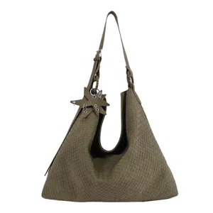Khakifarbene geflochtene Ledertasche mit Sternanhänger, lässiger Shopper für Damen Alltag.