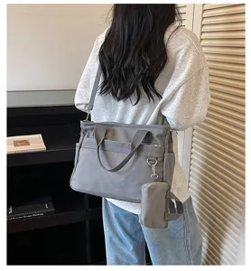 Sac cabas bandoulière en toile grise décontracté pour femme avec plusieurs poches
