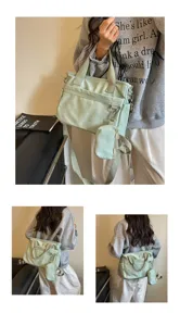 Vue détaillée du sac bandoulière décontracté en toile avec pochette, sac quotidien pour femmes.