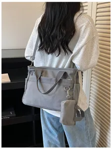 Sac bandoulière en toile décontracté polyvalent de style coréen avec multiples poches et mini poche.