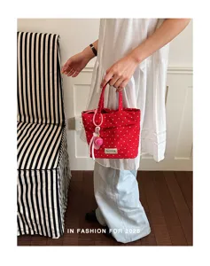 Sac cabas en toile à pois rouges élégant, sac à main décontracté pour femme usage quotidien.
