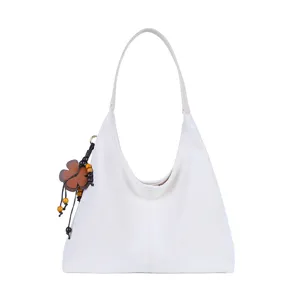 Weißer Leoparden Hobo Umhängetasche mit Holzanhänger für lässiges Pendeln im Alltag.