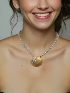 Collana bicolore conchiglia stella Marina in acciaio inossidabile, dettaglio gioiello donna.