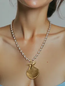 Collana bicolore oro argento con conchiglia e stella marina in acciaio inox chic