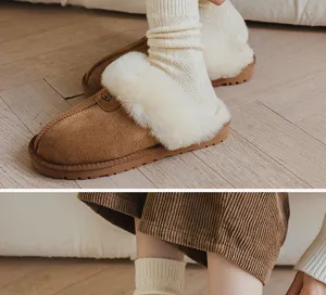 Dettaglio di calzini in maglia di lana da donna abbinati a pantofole invernali.