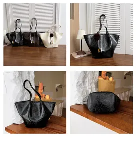 Stylish oil-wax leather tote bag for women, large capacity slouchy shoulder bag for daily commute.