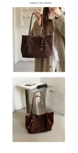 Braune Wildleder-Tasche für Damen, minimalistische Umhängetasche mit großem Volumen.