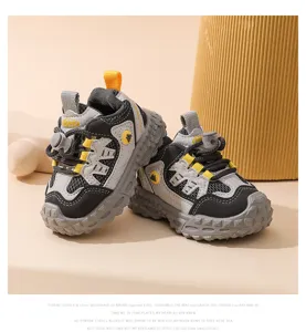 Atmungsaktive Mesh Kinder Sneaker mit praktischem Drehverschluss für kleine Jungen.