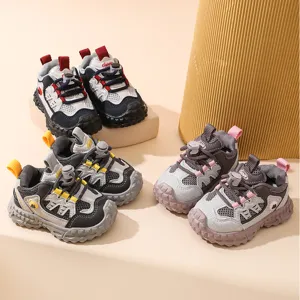 Atmungsaktive Mesh-Kinderschuhe für Kleinkinder mit praktischem Kordelzug und rutschfester Sohle.