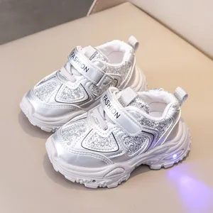 Glittering kids LED light-up sneakers, breathable mesh casual running shoes for toddler girls boys.
